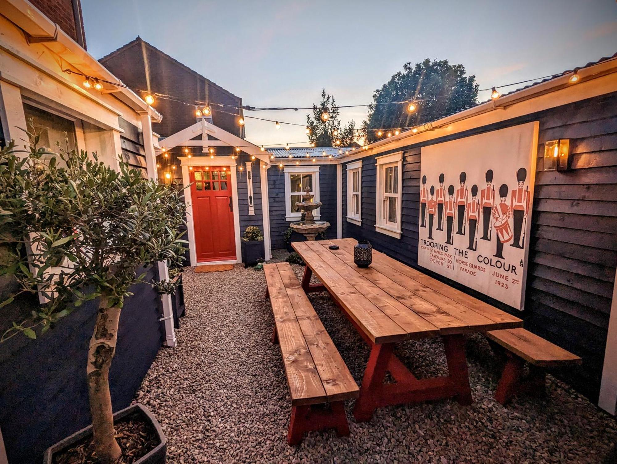 Sheddington Manor - 2 Bedroom Guest House & Cinema Belfast Exterior photo